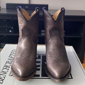 Frye Billy Short with imperfection never worn.